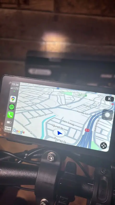 Gidona monte CarPlay ekranında harita navigasyonu